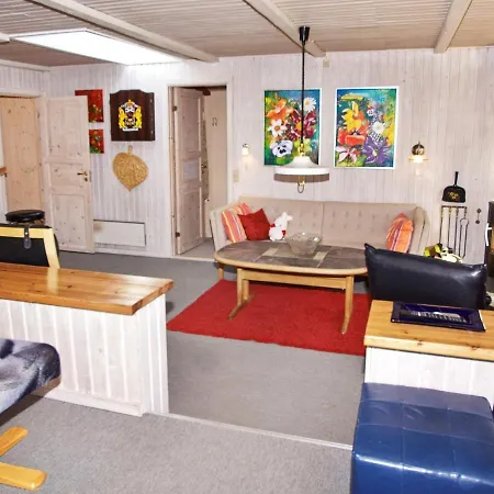Three-bedroom Holiday In 77 Hemmet
