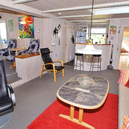 Three-bedroom Holiday In 77 Hemmet