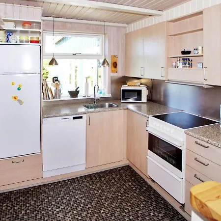 Three-bedroom Holiday In 77 Nyaraló *