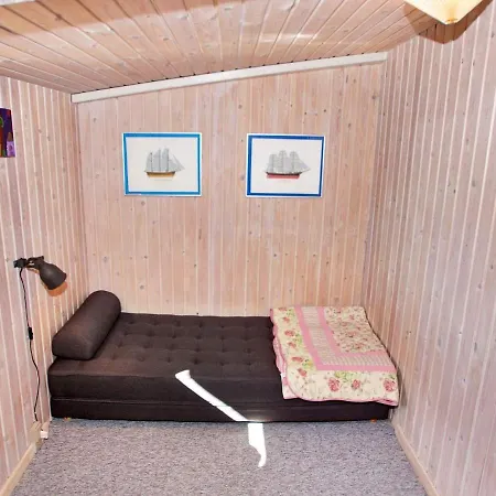 Nyaraló Three-bedroom Holiday In 77 *