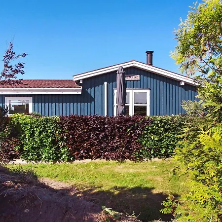 Three-bedroom Holiday In 77