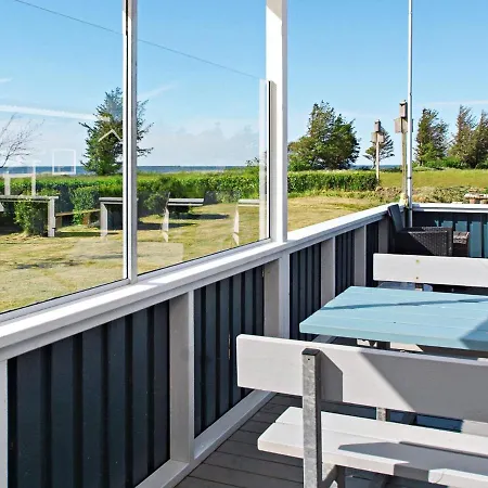 Three-bedroom Holiday In 77
