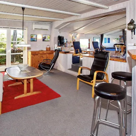 Three-bedroom Holiday In 77 Nyaraló